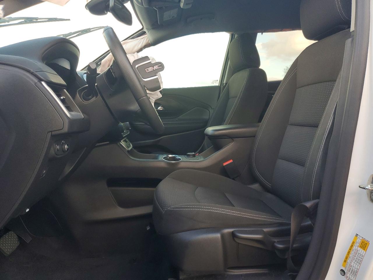 2024 GMC TERRAIN SLE photo 7