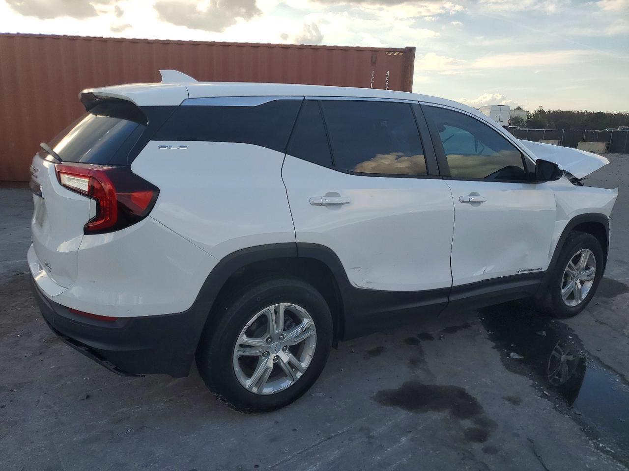 2024 GMC TERRAIN SLE photo 3