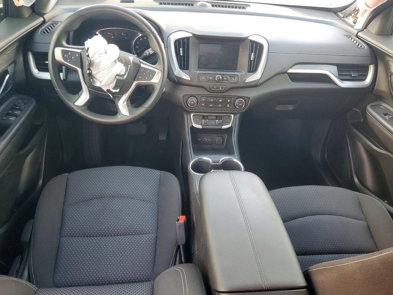 2024 GMC TERRAIN SLE photo 8