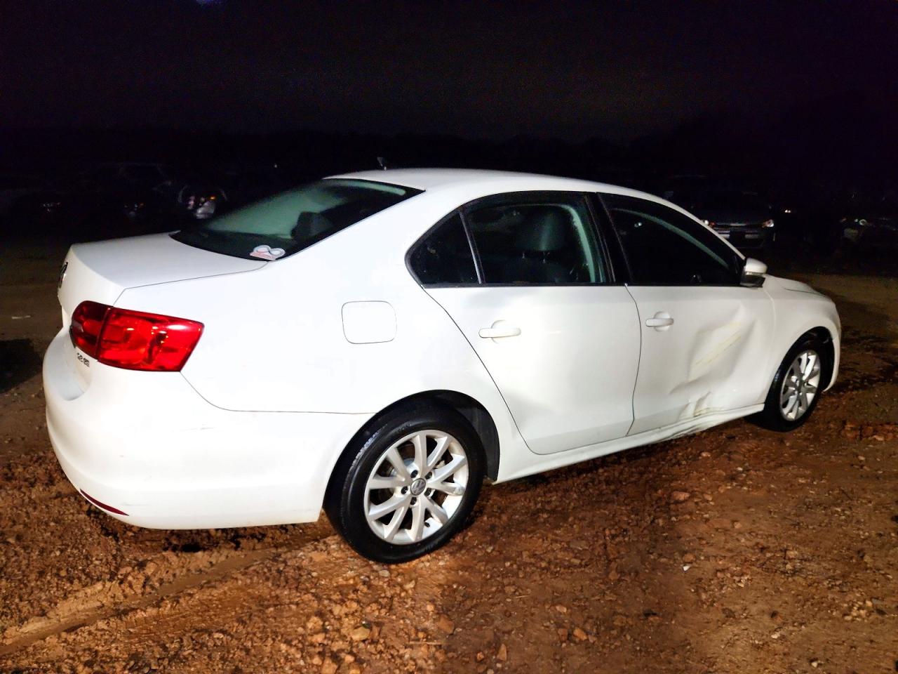 2013 VOLKSWAGEN JETTA SE photo 3