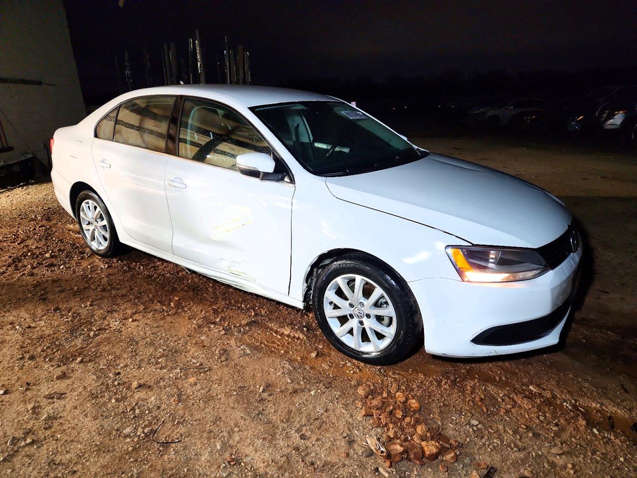 2013 VOLKSWAGEN JETTA SE photo 4