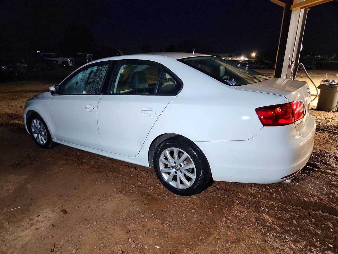 2013 VOLKSWAGEN JETTA SE photo 2