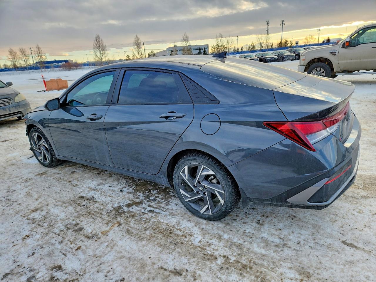 2024 HYUNDAI ELANTRA SEL photo 2