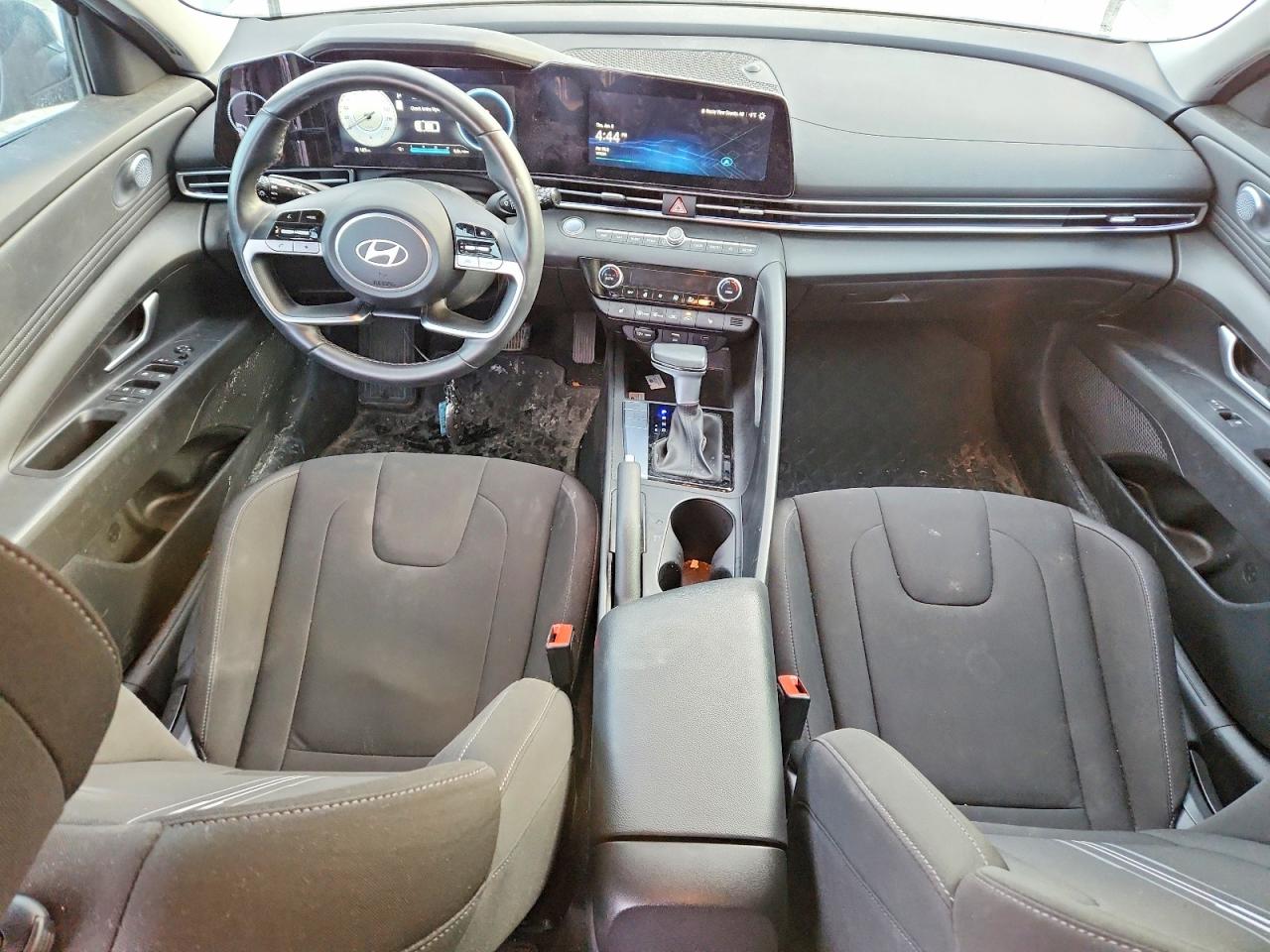 2024 HYUNDAI ELANTRA SEL photo 8