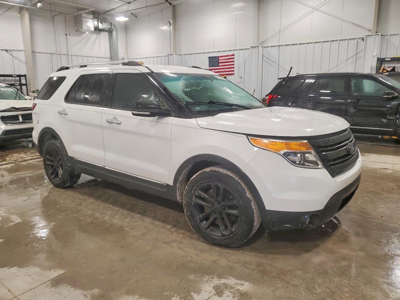 2013 FORD EXPLORER XLT photo 4