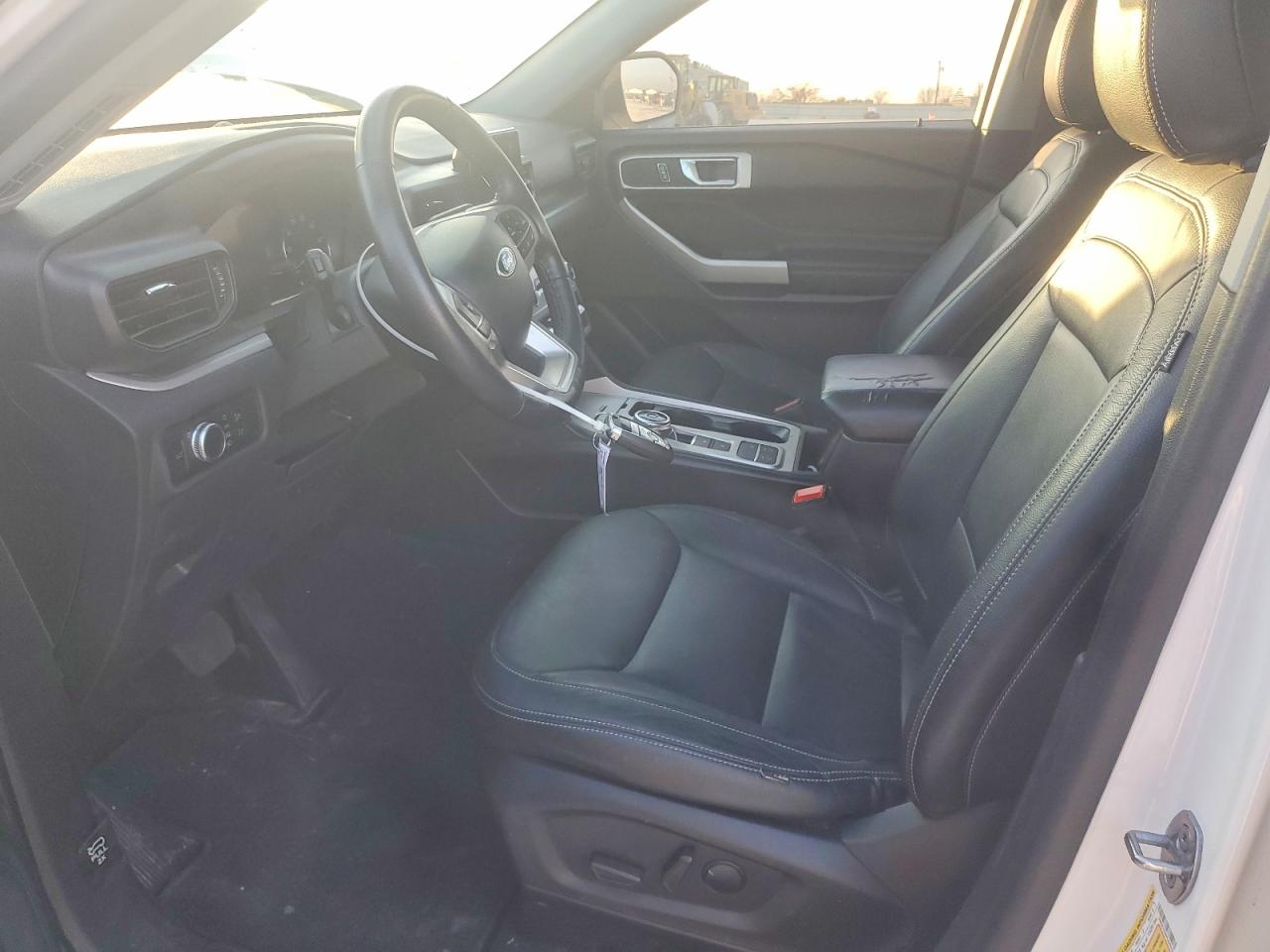 2023 FORD EXPLORER XLT photo 7