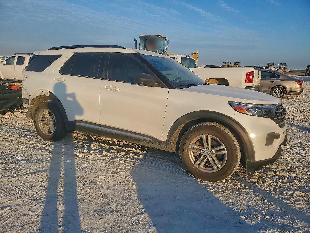 2023 FORD EXPLORER XLT photo 4