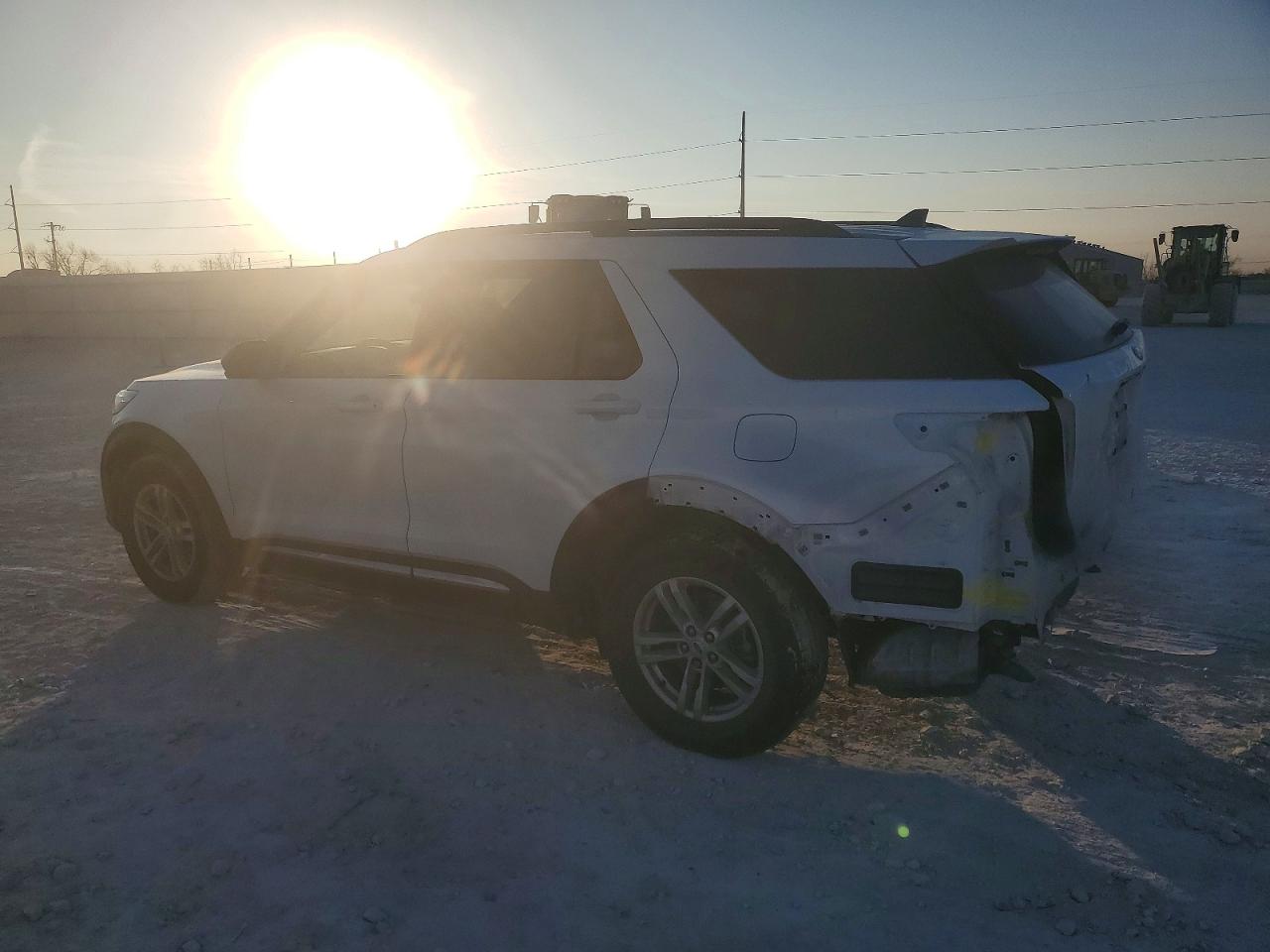 2023 FORD EXPLORER XLT photo 2