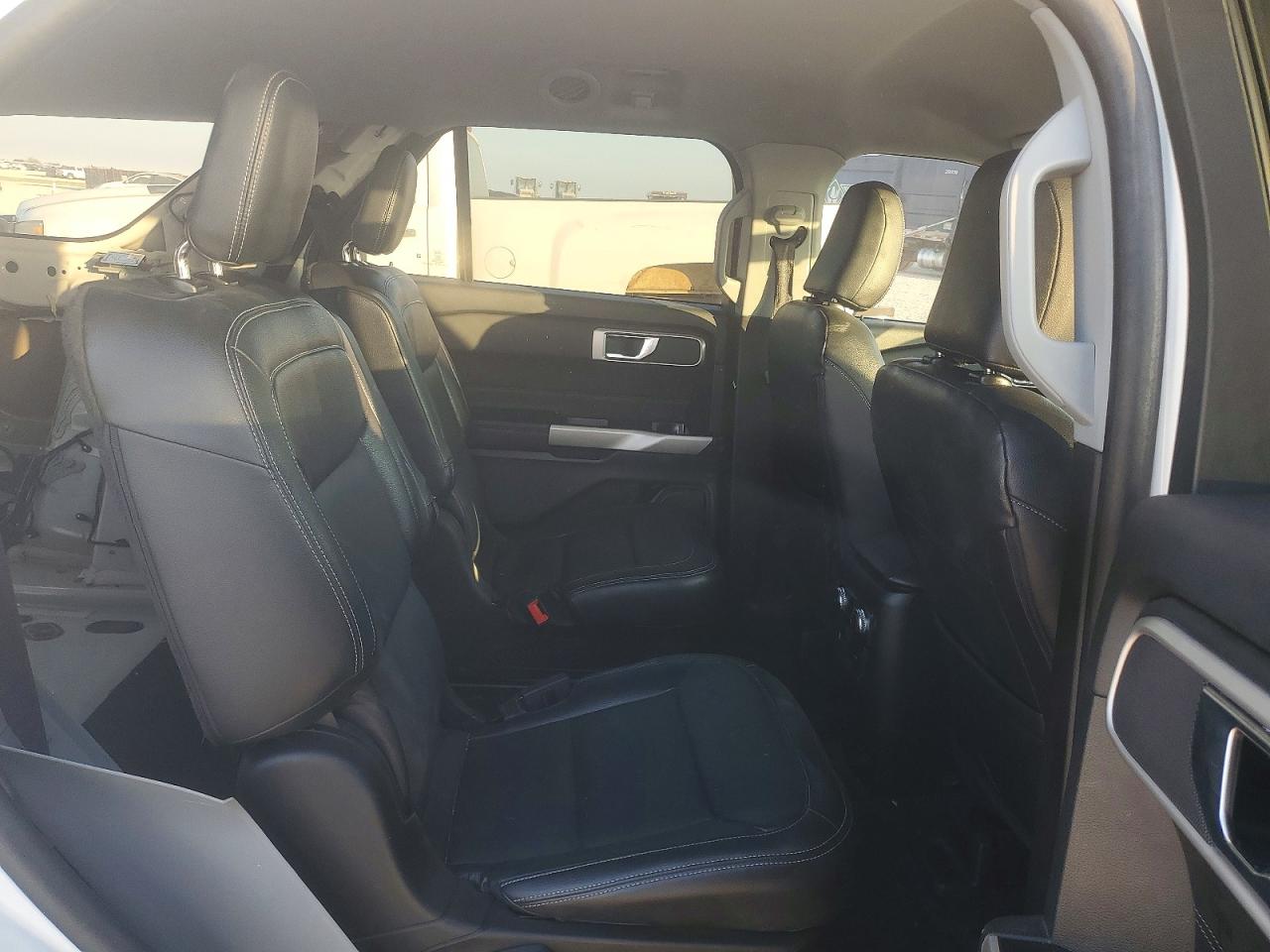 2023 FORD EXPLORER XLT photo 11