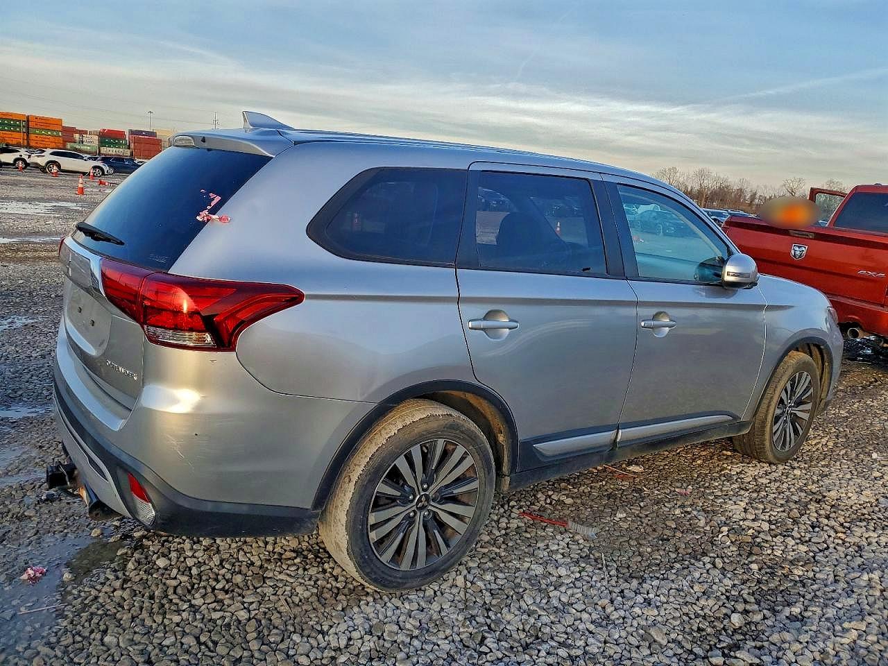 2019 MITSUBISHI OUTLANDER SE photo 3