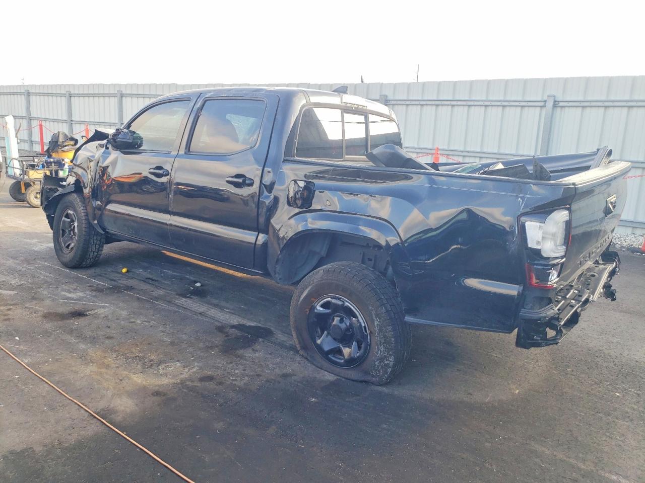 2019 TOYOTA TACOMA DOUBLE CAB photo 2