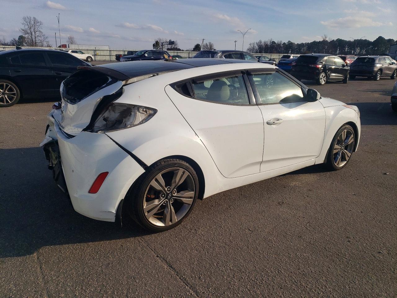 2012 HYUNDAI VELOSTER photo 3