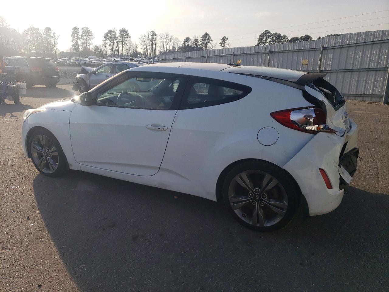 2012 HYUNDAI VELOSTER photo 2