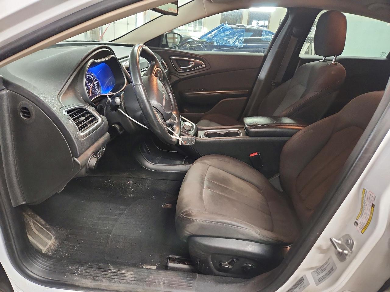2015 CHRYSLER 200 LIMITED photo 7