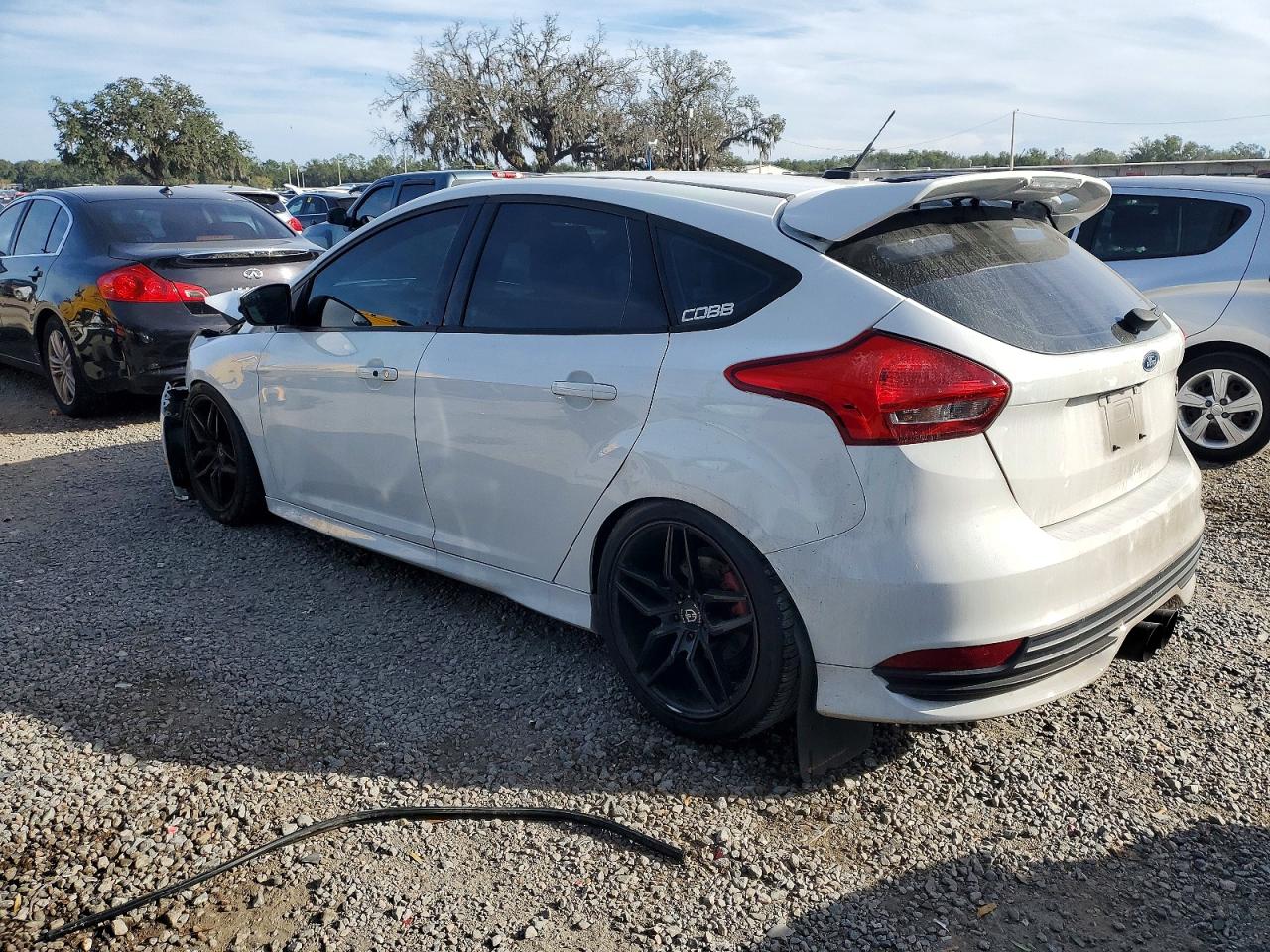 2018 FORD FOCUS ST photo 2