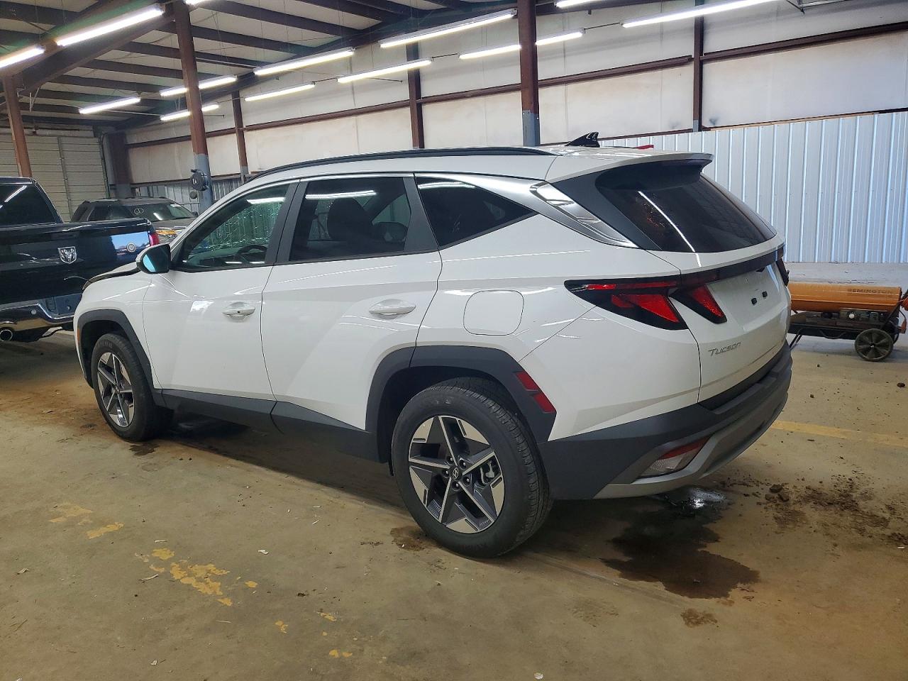 2026 HYUNDAI TUCSON SEL photo 2