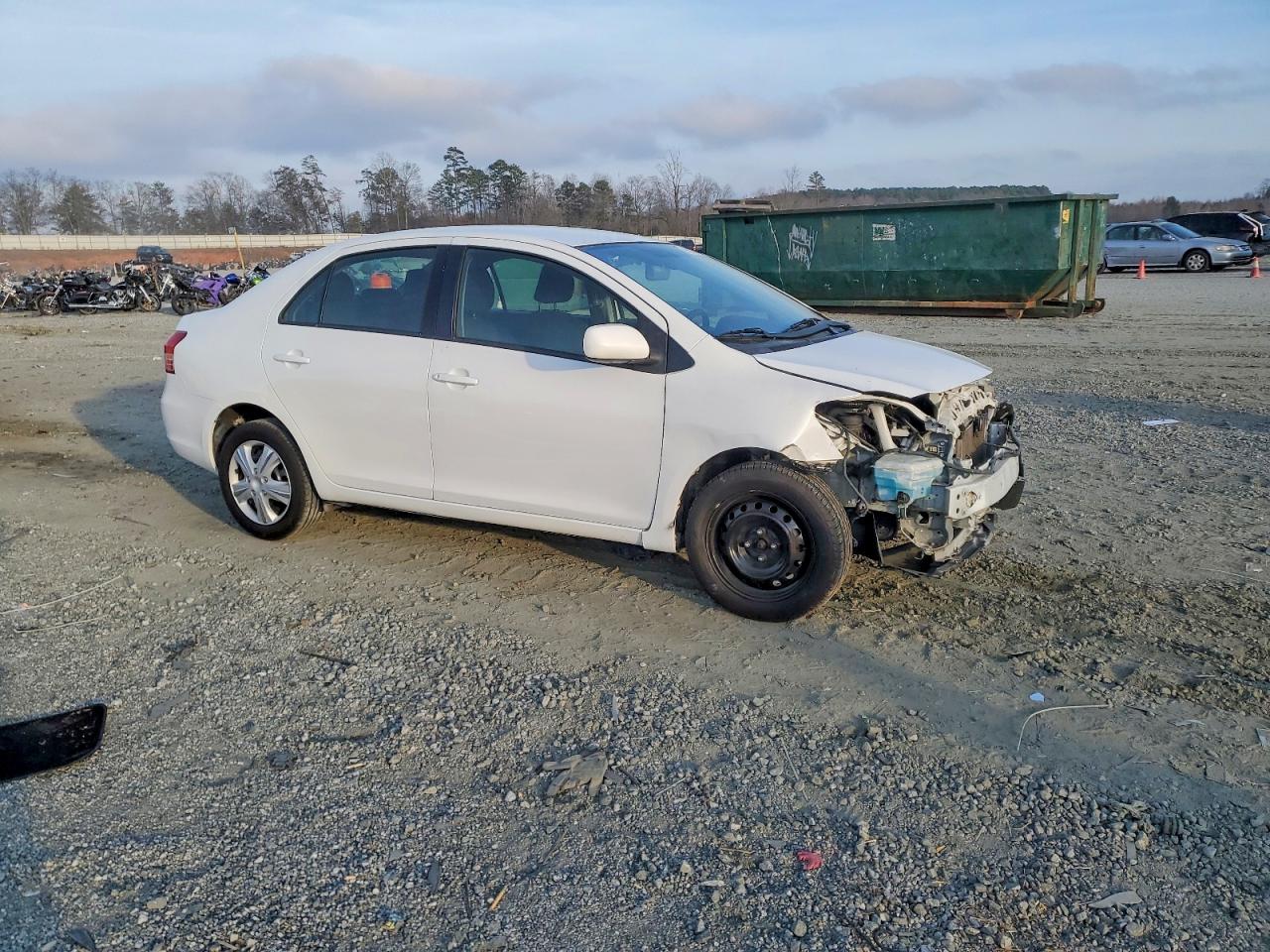 2012 TOYOTA YARIS photo 4