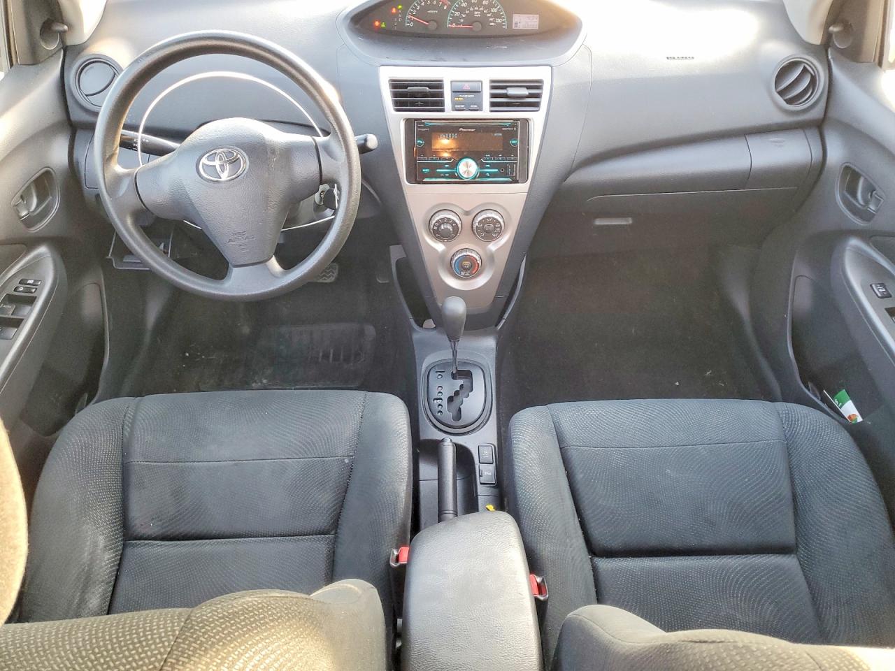 2012 TOYOTA YARIS photo 8