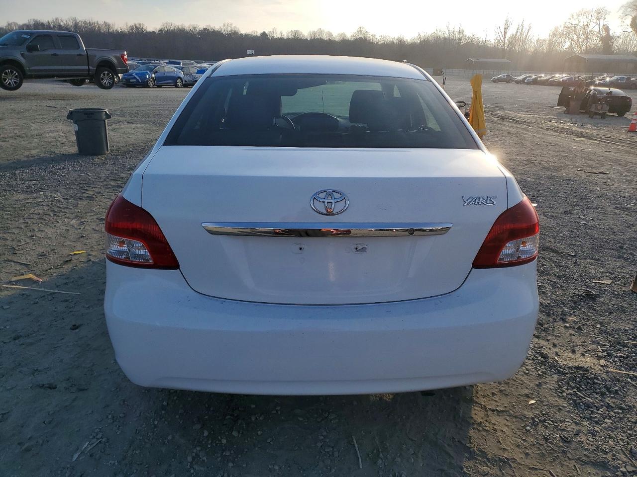 2012 TOYOTA YARIS photo 6