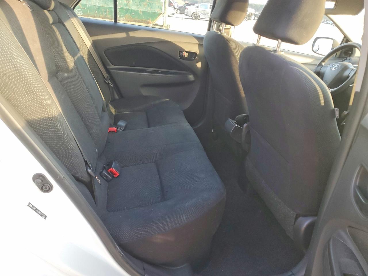 2012 TOYOTA YARIS photo 10