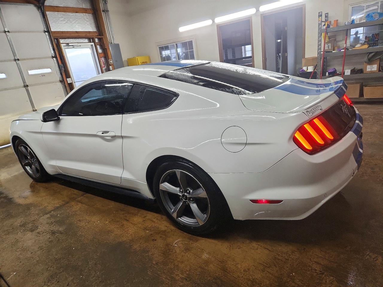 2015 FORD MUSTANG photo 2
