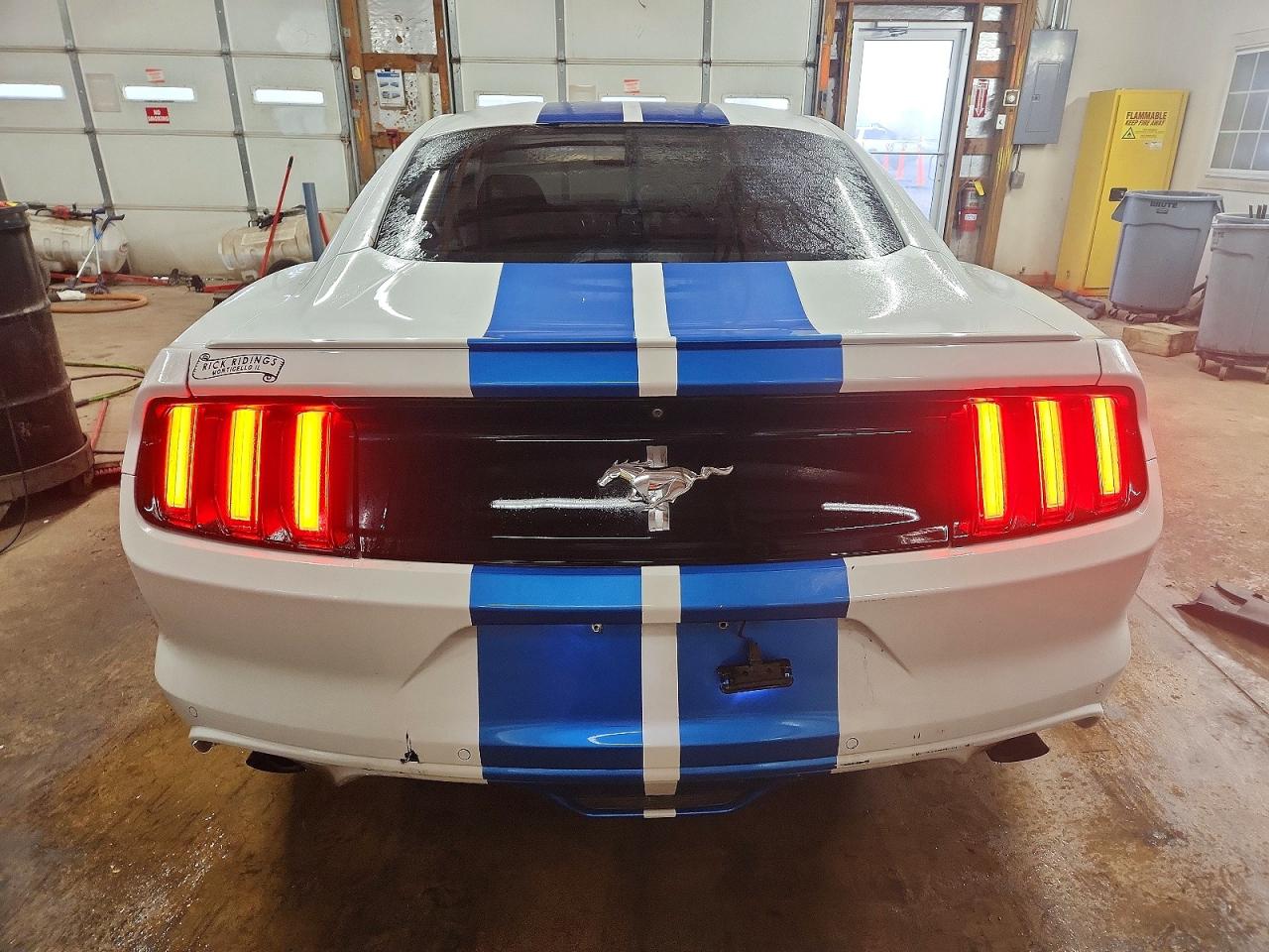 2015 FORD MUSTANG photo 6