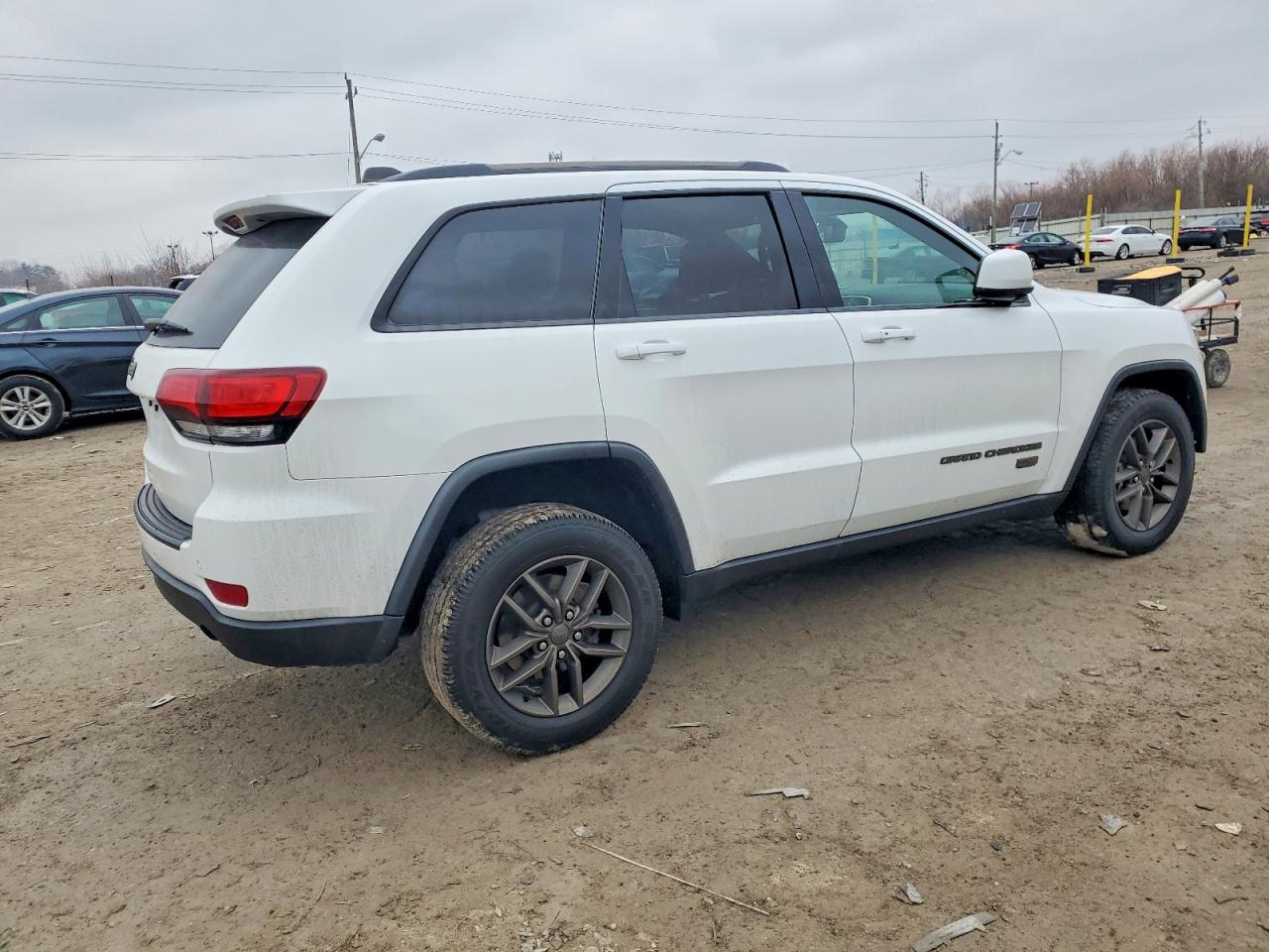 2016 JEEP GRAND CHEROKEE LAREDO photo 3