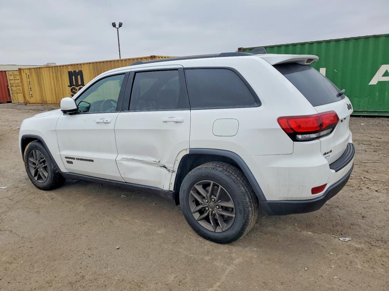 2016 JEEP GRAND CHEROKEE LAREDO photo 2