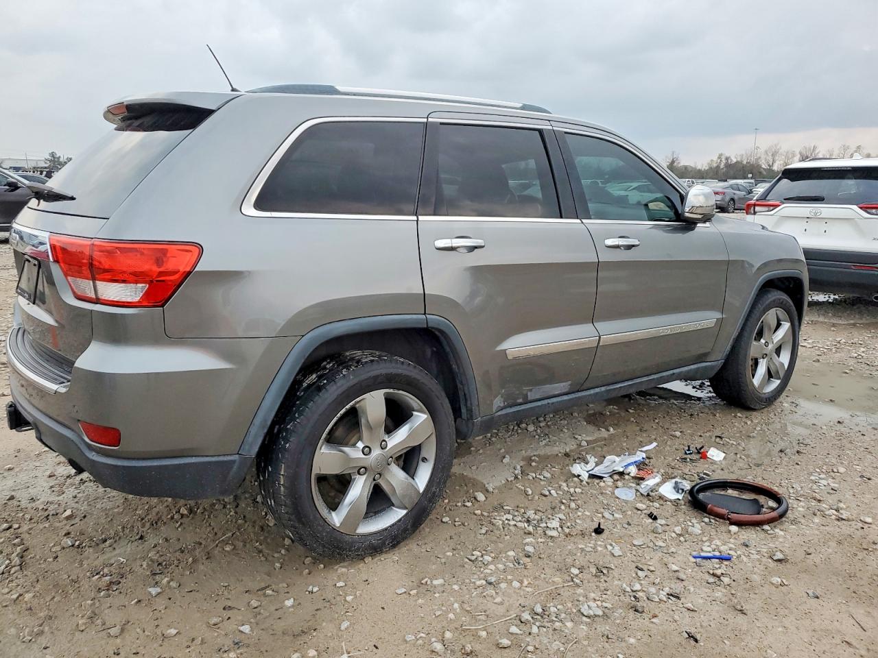 2012 JEEP GRAND CHEROKEE OVERLAND photo 3