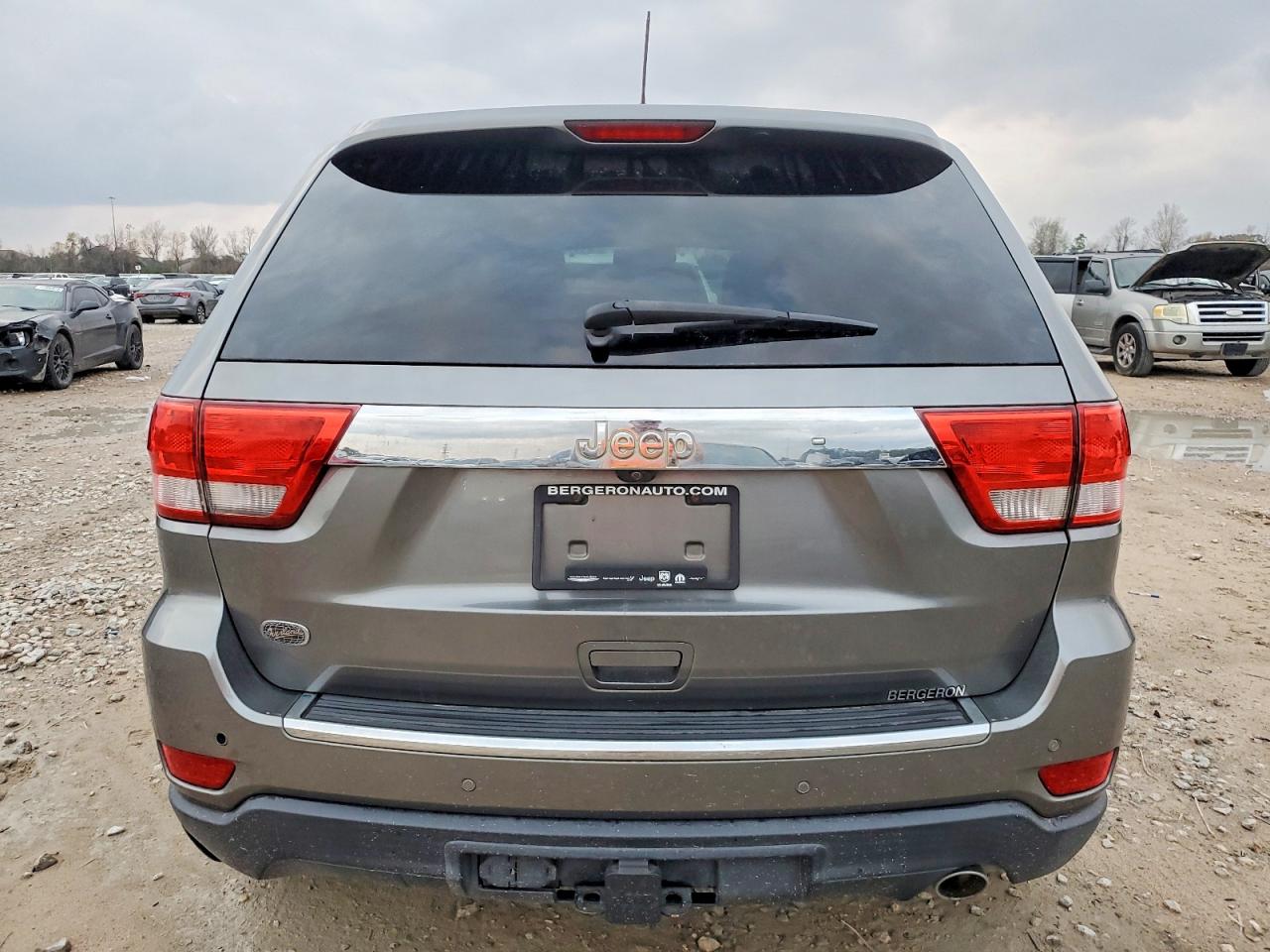 2012 JEEP GRAND CHEROKEE OVERLAND photo 6