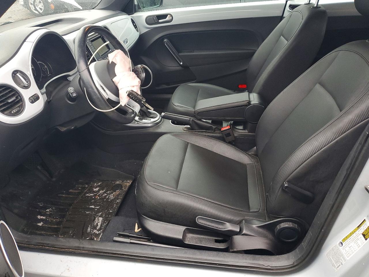 2017 VOLKSWAGEN BEETLE S/SE photo 7