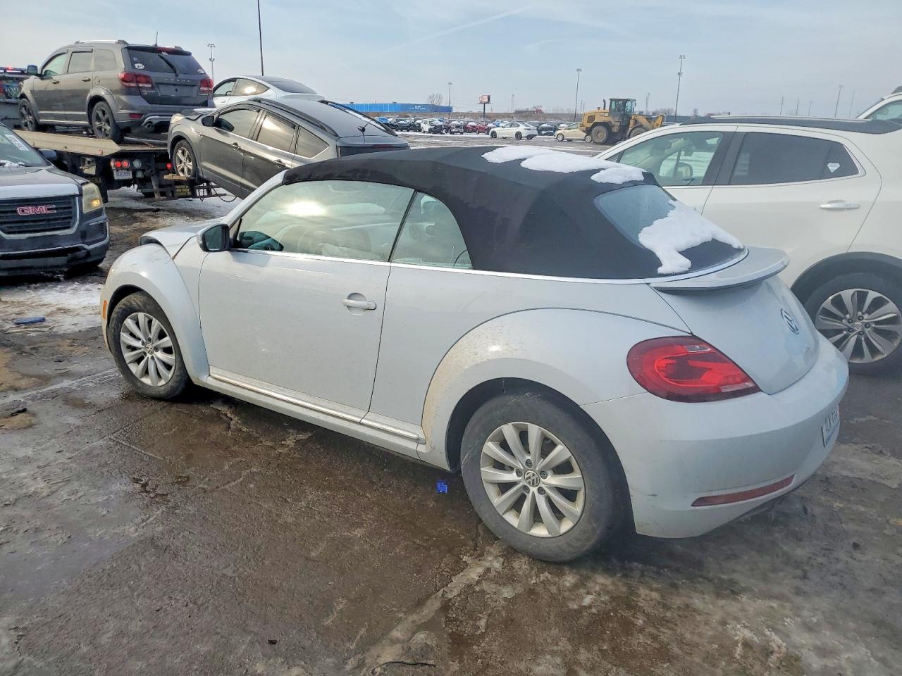 2017 VOLKSWAGEN BEETLE S/SE photo 2