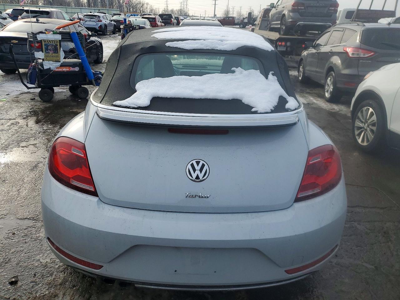 2017 VOLKSWAGEN BEETLE S/SE photo 6