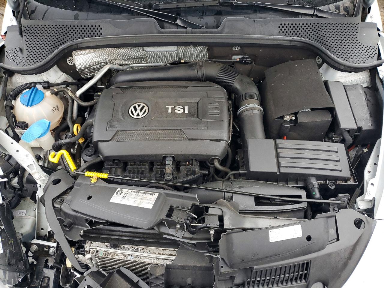 2017 VOLKSWAGEN BEETLE S/SE photo 11