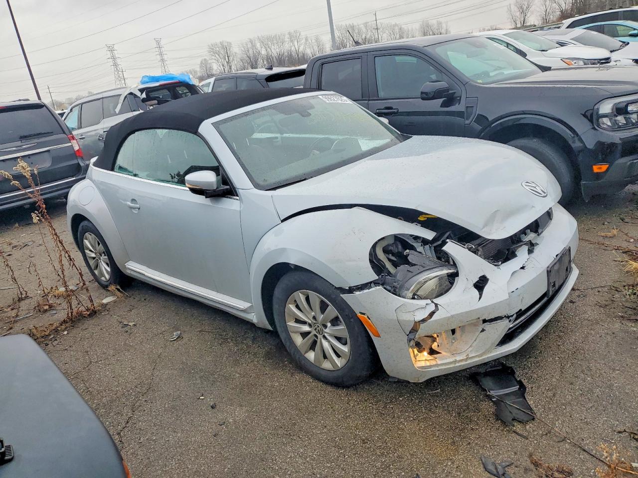 2017 VOLKSWAGEN BEETLE S/SE photo 4