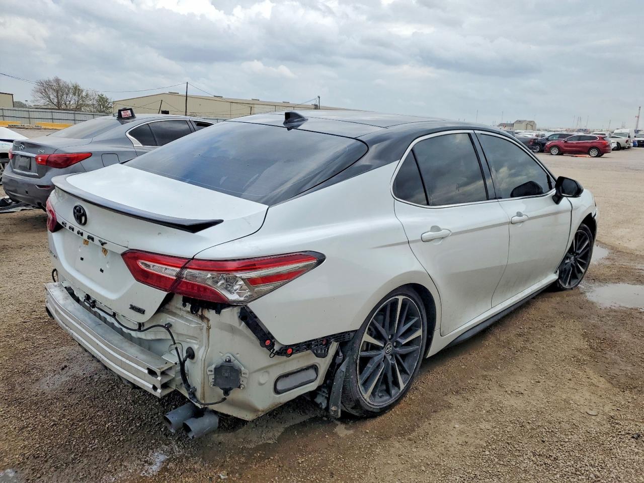 2019 TOYOTA CAMRY XSE photo 3