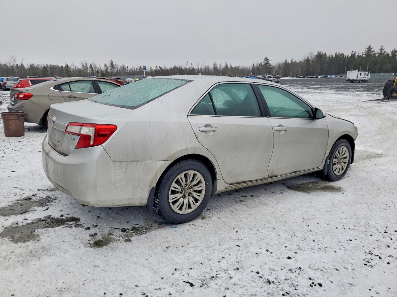 2014 TOYOTA CAMRY L photo 3
