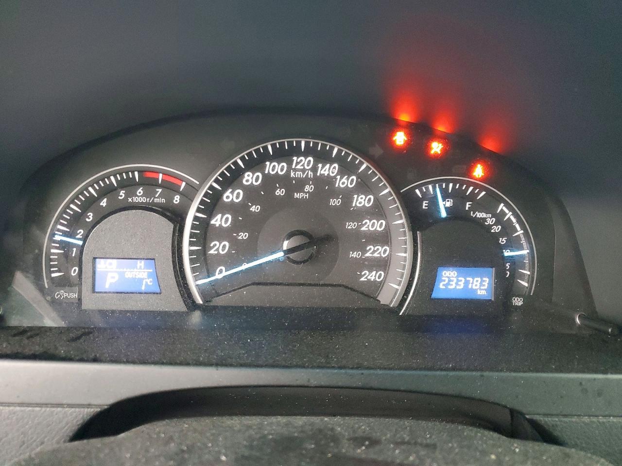 2014 TOYOTA CAMRY L photo 9