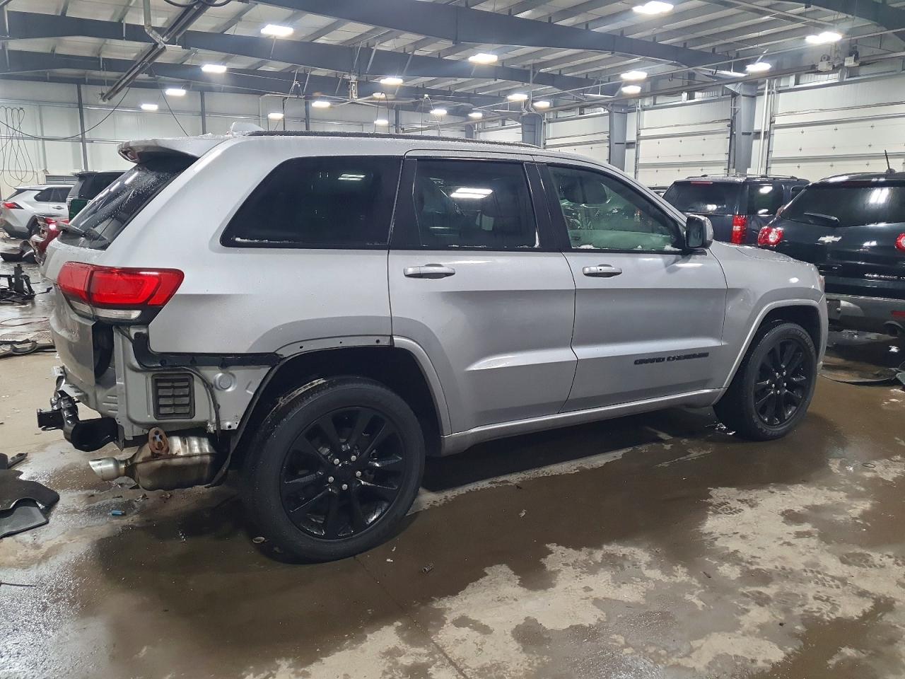 2019 JEEP GRAND CHEROKEE LAREDO photo 3