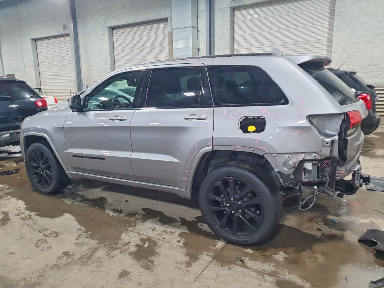 2019 JEEP GRAND CHEROKEE LAREDO photo 2