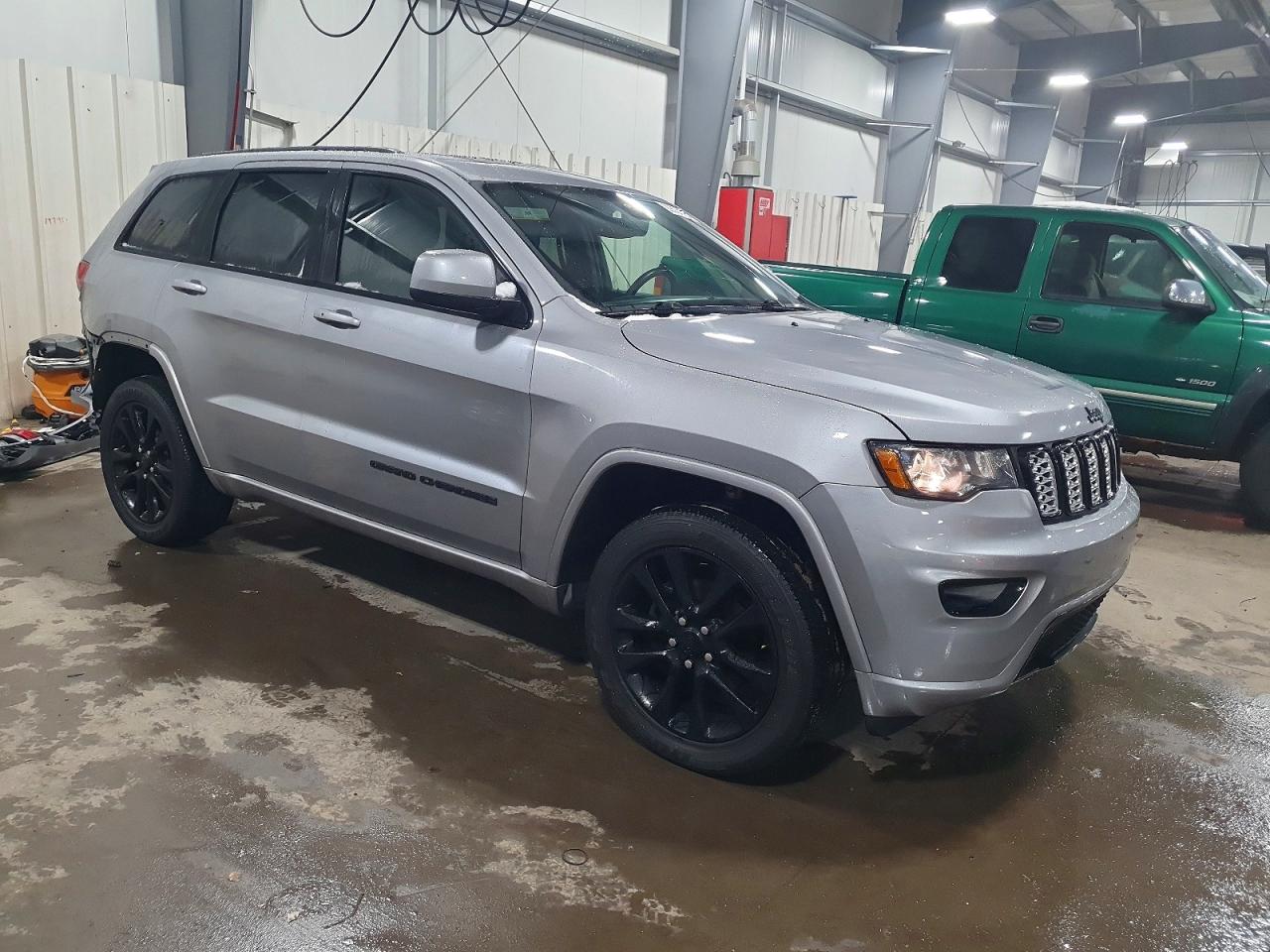 2019 JEEP GRAND CHEROKEE LAREDO photo 4