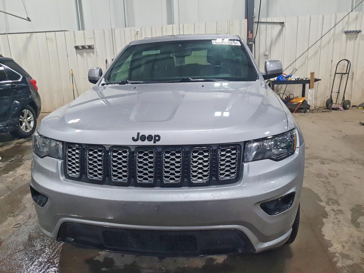 2019 JEEP GRAND CHEROKEE LAREDO photo 5