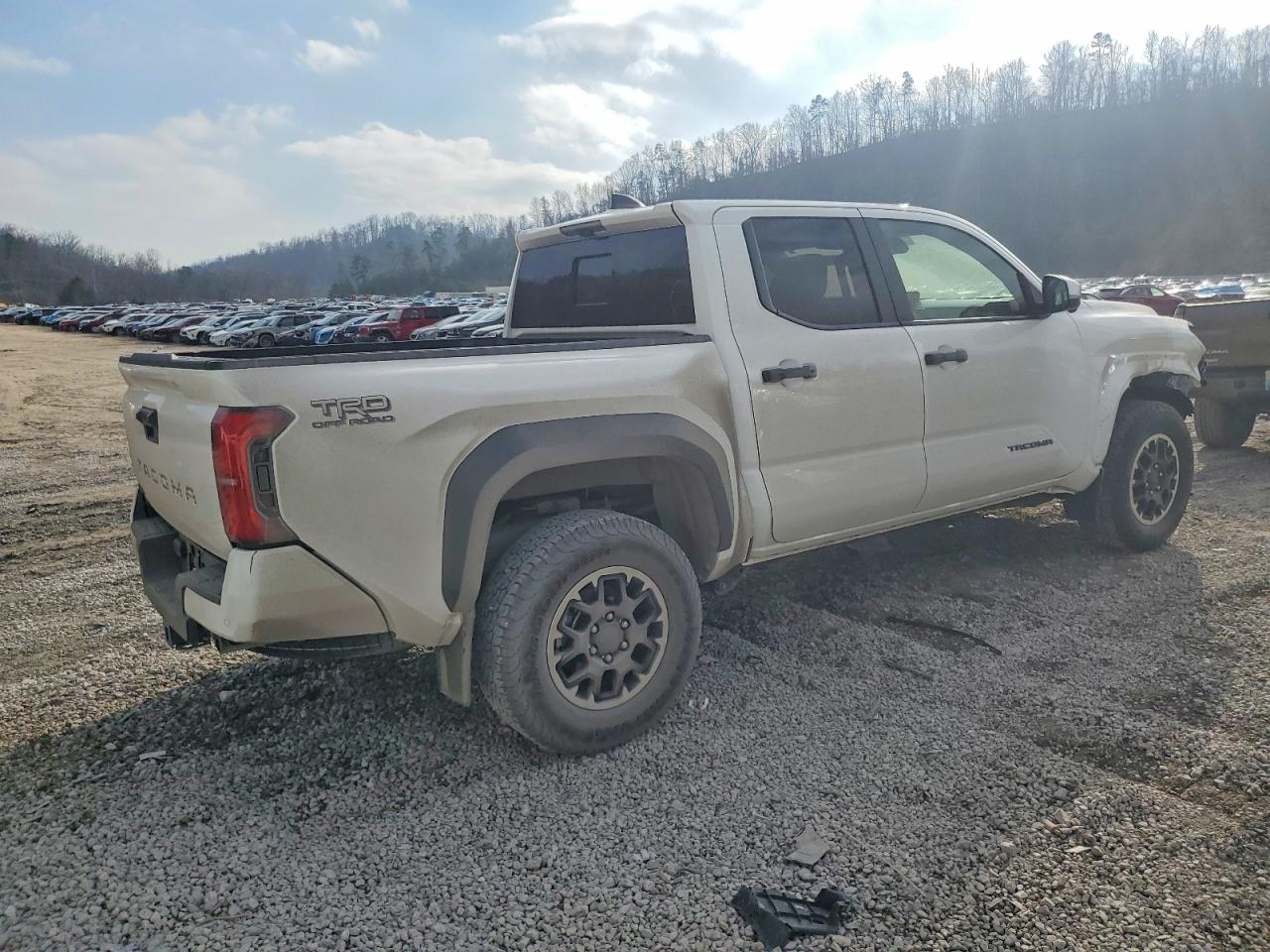 2024 TOYOTA TACOMA DOUBLE CAB photo 3