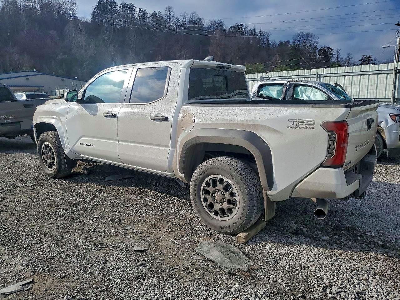 2024 TOYOTA TACOMA DOUBLE CAB photo 2