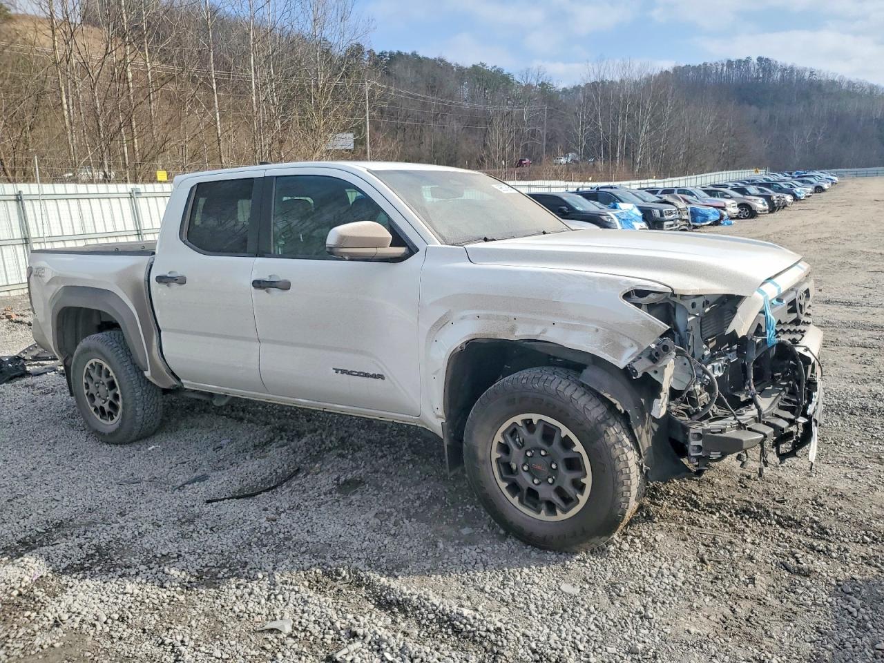 2024 TOYOTA TACOMA DOUBLE CAB photo 4