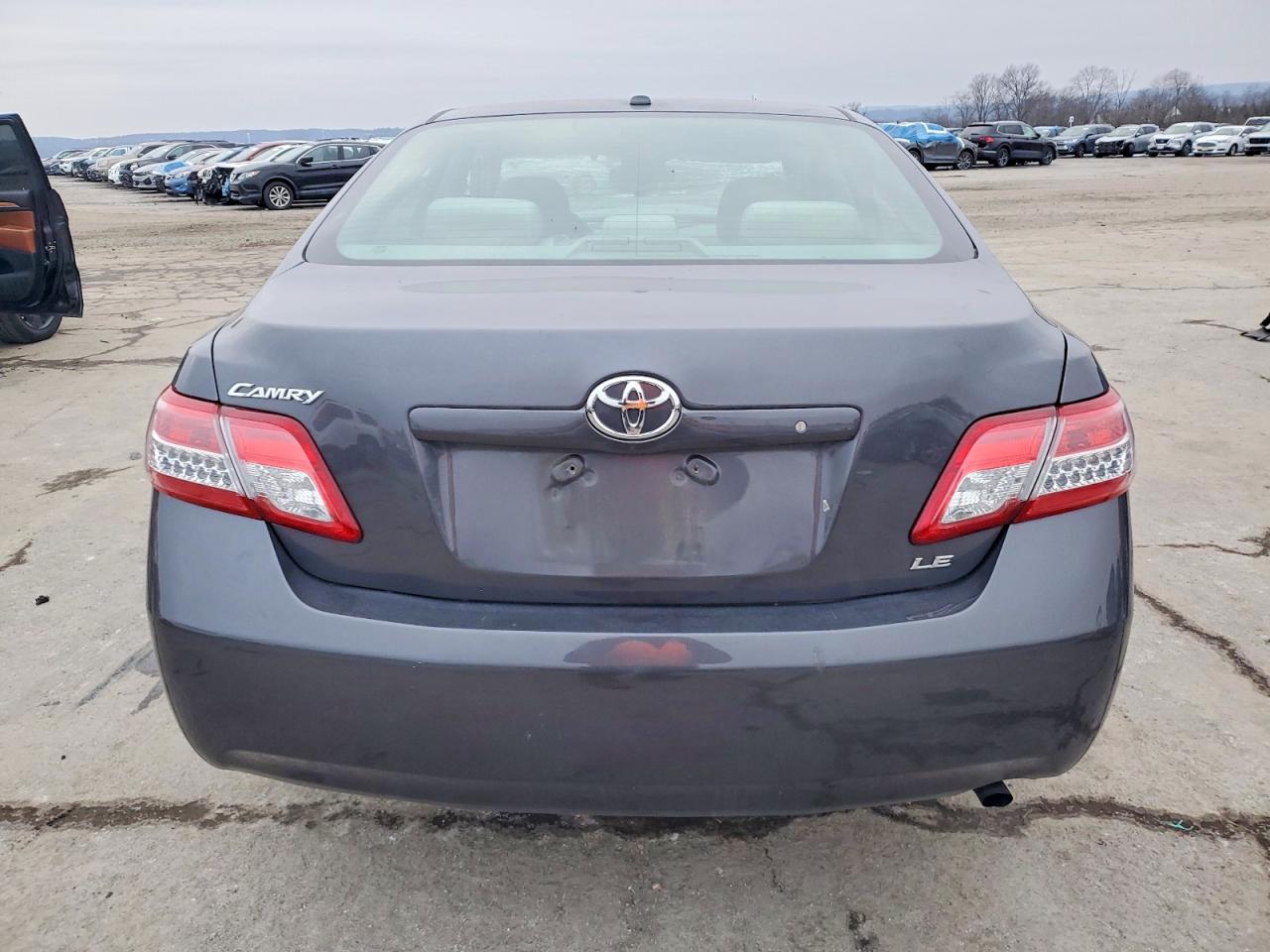 2011 TOYOTA CAMRY BASE photo 6