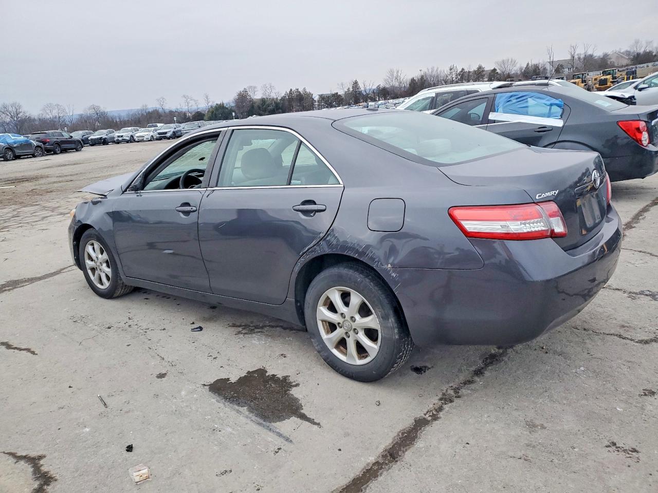 2011 TOYOTA CAMRY BASE photo 2