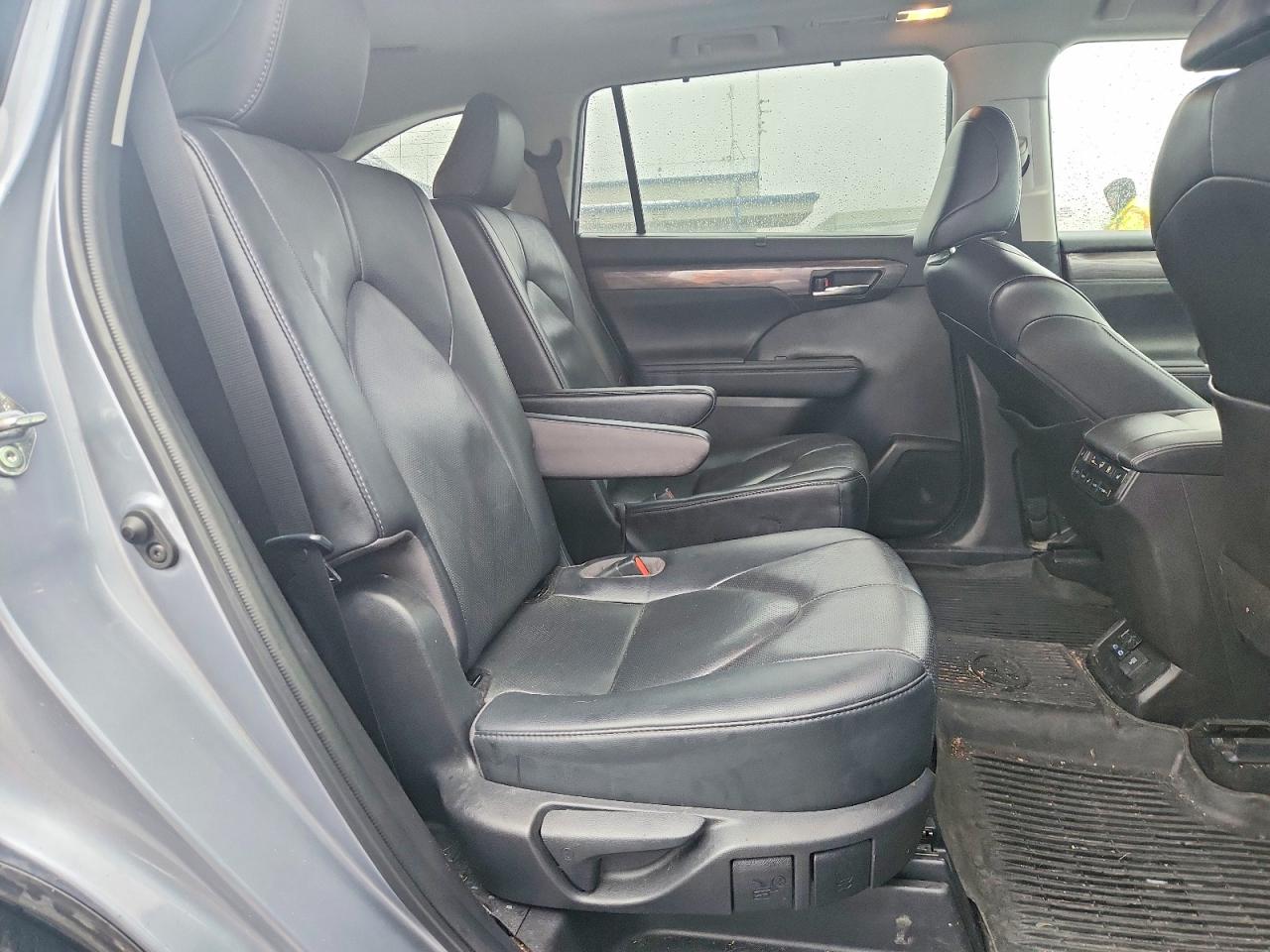 2022 TOYOTA HIGHLANDER PLATINUM photo 11