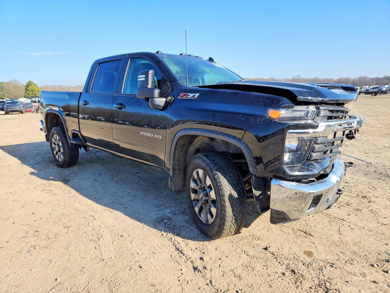 2024 CHEVROLET SILVERADO K3500 LT photo 4