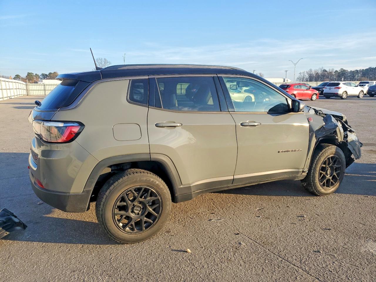 2022 JEEP COMPASS TRAILHAWK photo 3